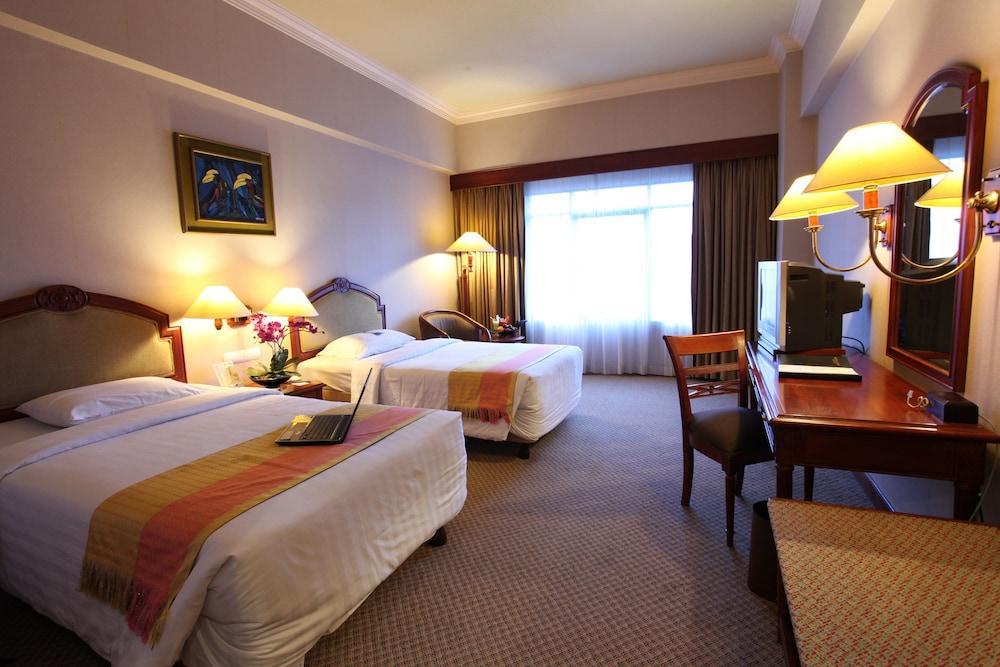 Blue Sky Hotel Balikpapan Esterno foto
