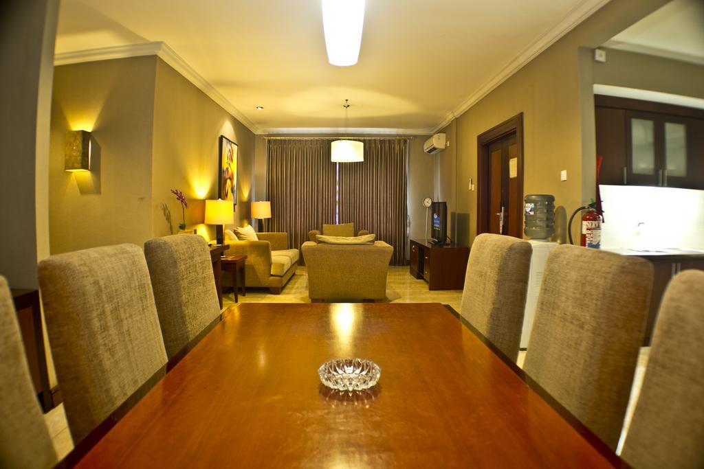 Blue Sky Hotel Balikpapan Esterno foto